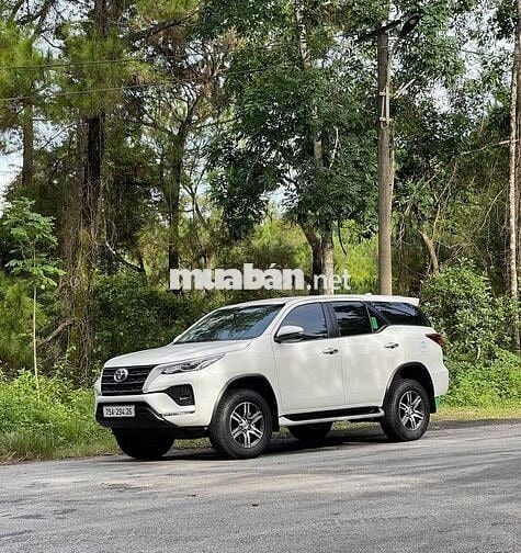 Toyota Fortuner 2022 2.4L 4x2 MT - 10000 km