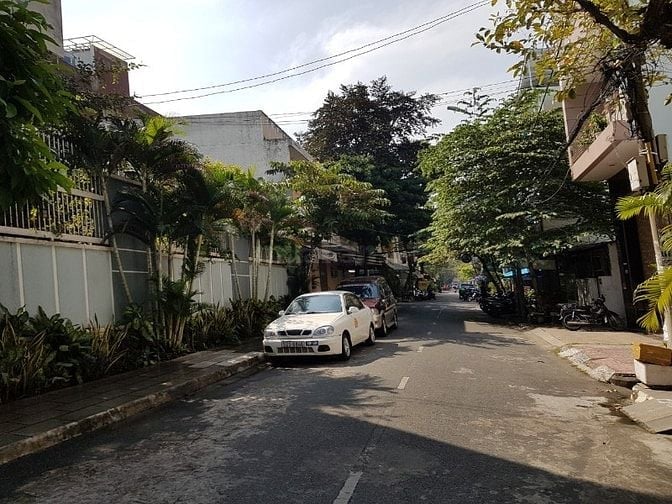 Bán nhà mặt tiền Hồ Ngọc Cẩn Q.Tân Phú DT: 10x21m cấp 4 giá 29.5 tỷ TL