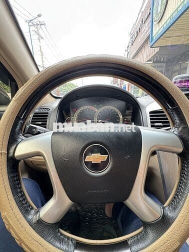 Ô tô Chevrolet Captiva đen 7 chỗ tự động