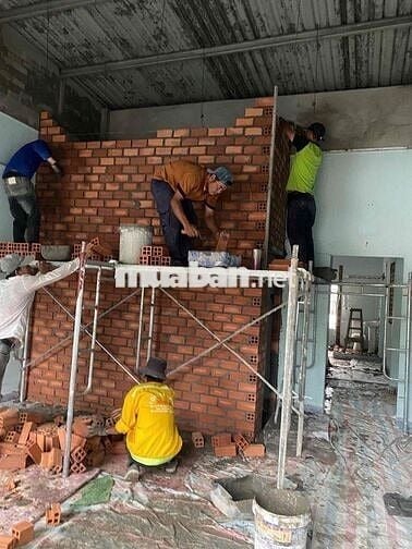 khoá cửa bằng vân tay, có ban công, đầy đủ nội thất,
