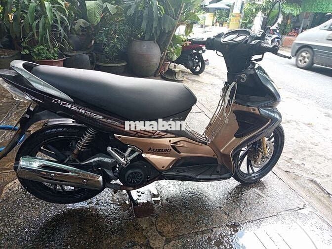 Xe máy Suzuki Hayate màu nâu đen đời 2010