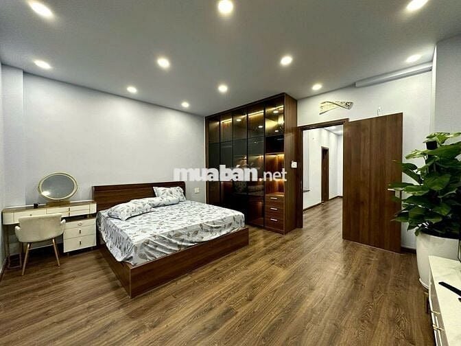 Nhà phố 5x21m Hầm 4 tầng (400m2), full nội thất ở thang máy. Giá 38 tr