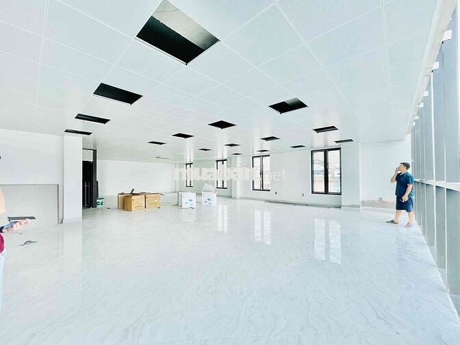 Cho thuê văn phòng tại Đống Đa 130m2 giá 21t giá cực rẻ view thoáng