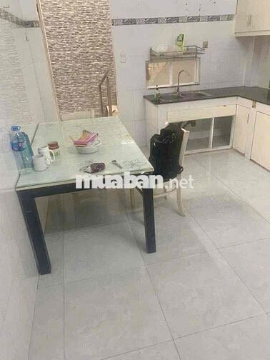 Phòng trong nhà nguyên căn ngay cầu Nguyễn Văn Cừ