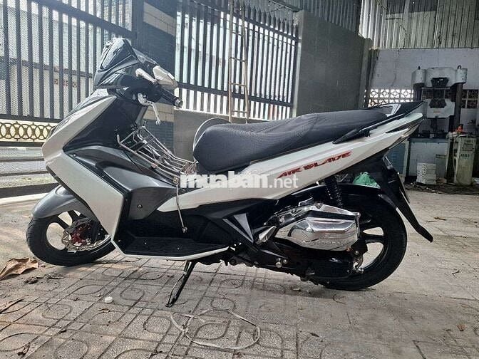 Xe tay ga AB 125 (2016) Trắng. Đã qua sử dụng