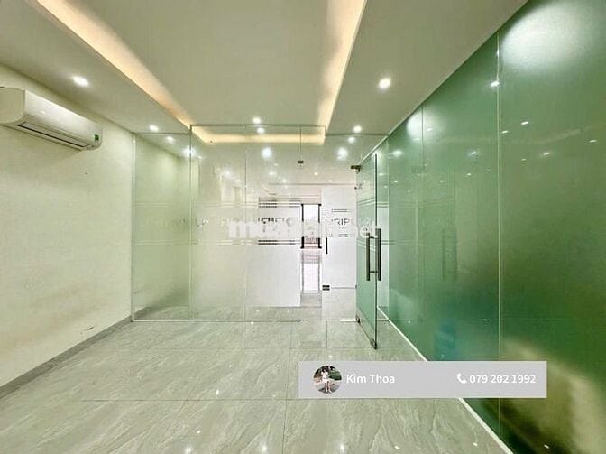 Văn phòng 85m2 ngăn 2 phòng, gần bãi xe, có máy lạnh, hầm xe. 13,5 tr