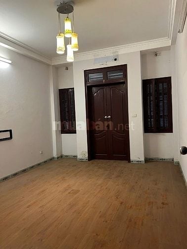 Cho thuê nhà KĐT Định Công; 55m2 x 4,5 tầng đường 13,5m vỉa hè 3m
