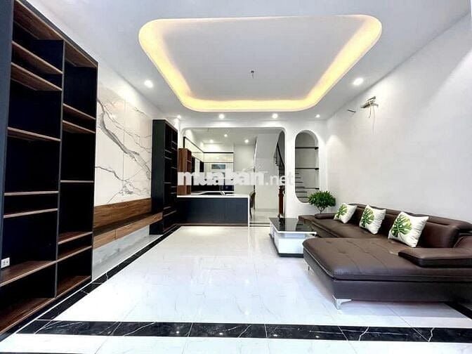 Siêu hiếm nhà đẹp Hoàng Mai 40m2, ô tô đỗ cổng, 5 tầng giá nhỉnh 7 tỷ