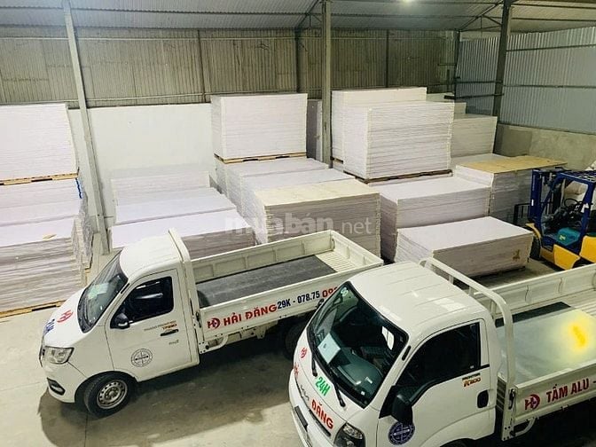 TUYỂN AE GIAO HÀNG TẤM ALU, MICA Ô TÔ TẢI 990kg hoặc xe kia 1.25T
