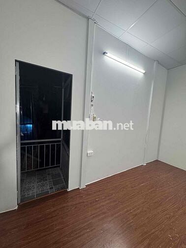 Cho thuê trọ ngay mặt phố Hoàng Văn Thái riêng biệt 4.5tr