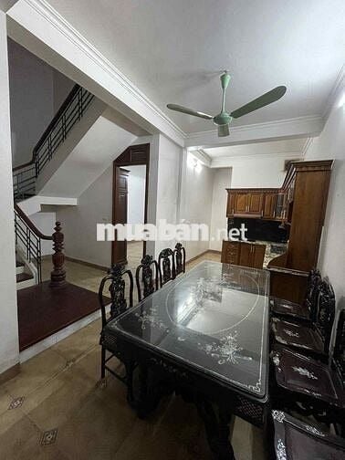 Cho thuê nhà riêng ở Ngọc Thụy, gần Hồng Tiến 80m2 4 phòng ngủ. 10tr