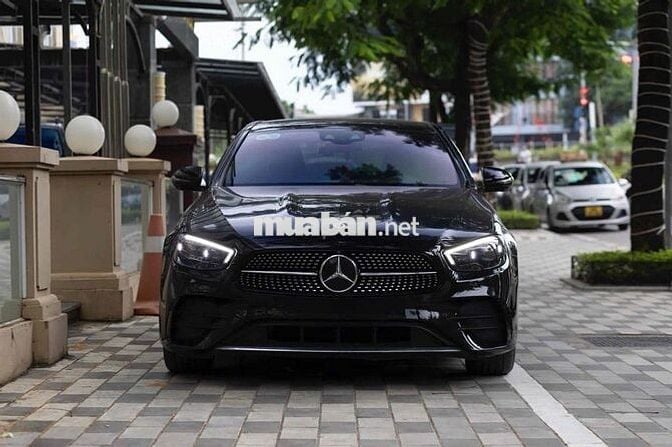 Mercedes Benz E Class 2022 E300 AMG - Bank 90%