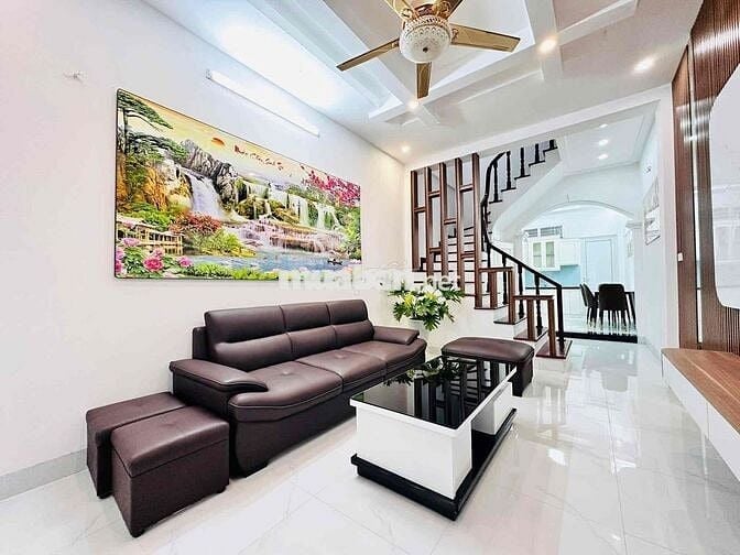 BÁN NHÀ XUÂN THUỶ 42m2- 40m RA Ô TÔ -DÂN XÂY GIÁ HƠN 10 TỶ