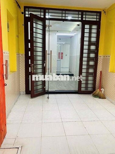 NHÀ MẶT TIỀN HẺM 1 TRỆT 2 LẦU 3 PHÒNG NGỦ .QUANG TRUNG GV