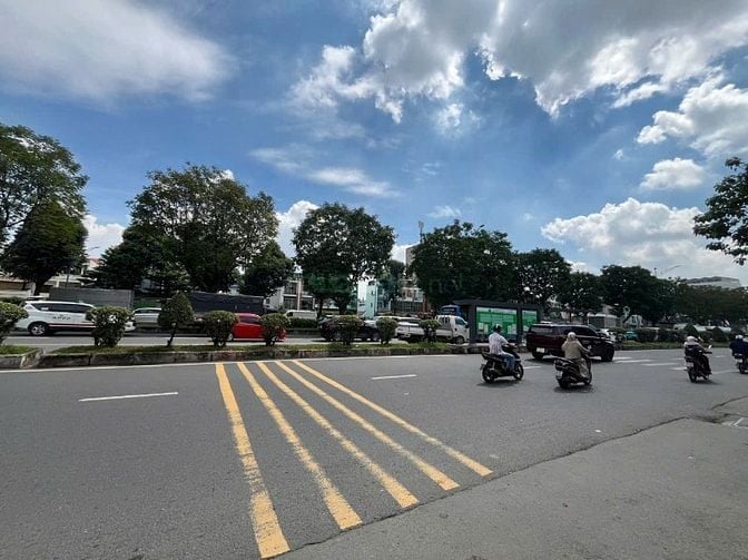 Bán lô đất 263m2 mặt tiền Trường Chinh, quận Tân Bình. LH: 0903652452.