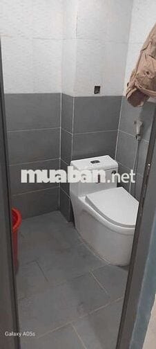 Cần bán nhà sát chợ Hóc Môn. Gần trường học Lý Thường Kiệt giá 850 tr
