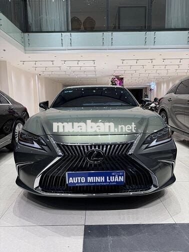 Lexus ES 250 model 2021 màu hiếm
