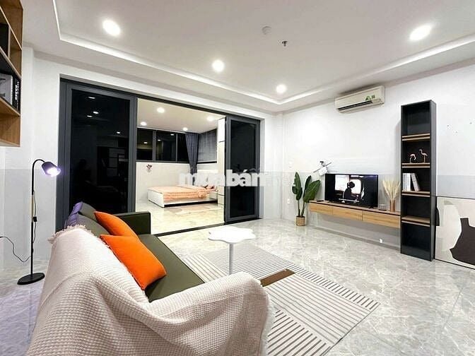 1 phòng ngủ ban công rộng 50m2 - Full nội thất - Mặt tiền đường - Q7