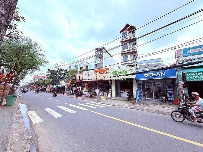 Bán nhà mặt tiền Nguyễn Văn Quá
