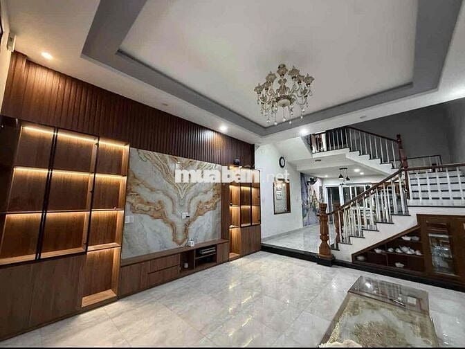 Bán nhà to Diện tích Sàn lớn, sát Lê Quảng Chí