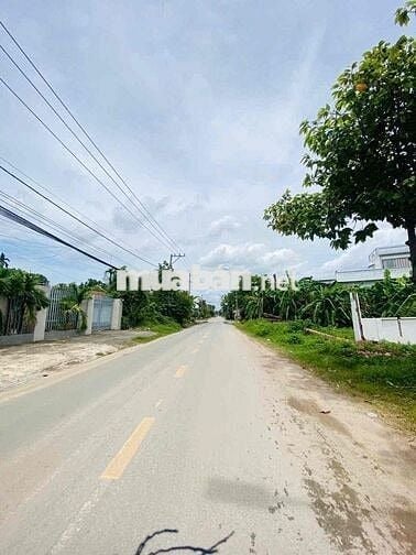 đất sổ hồng riêng. mặt đường nhựa.