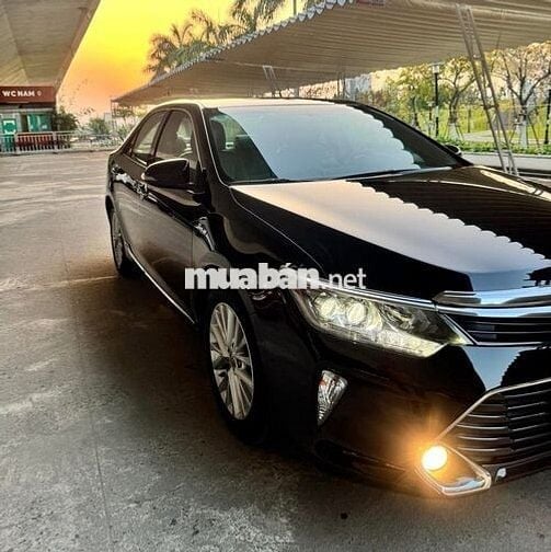 Toyota Camry .20E 2019 đen cọp