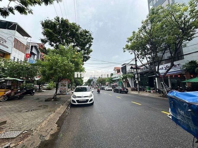 Hoa Hồng 🌹🌹 1% Nhờ DV Bán Nhà 3 tầng MT  đường Lê Thanh Nghị