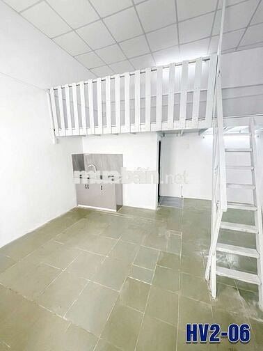 Phòng gác giá rẻ gần chợ Xóm Mới