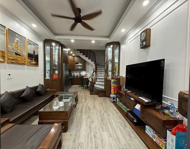 Nhà yên nghĩa ô tô đỗ cửa vào nhà 