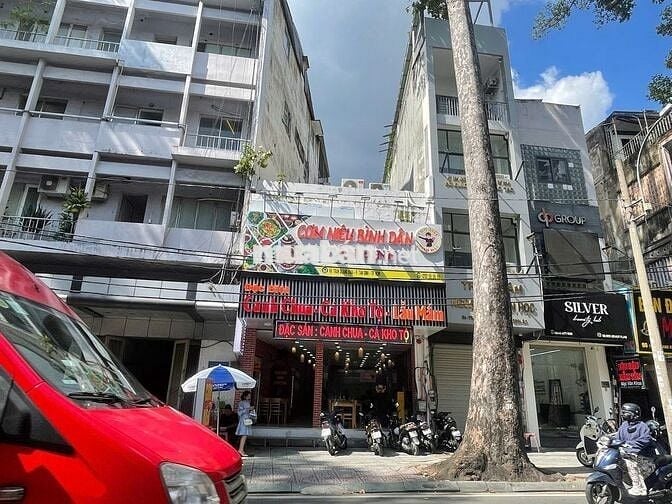 💥 Nhà 6x19m Trần Quang Khải Q1, Trệt + Lầu, Giá 65tr/tháng 🏠🔥