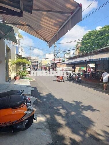 NHÀ CẤP 4, DT 4+20 KHU BUÔN BÁN SẦM UẤT