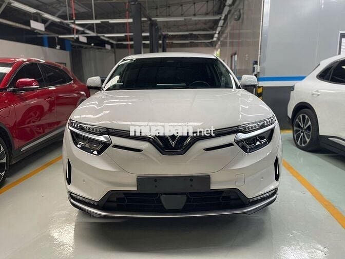 VinFast VF8 Eco 2023 Trắng Pin SDI - 57000 km