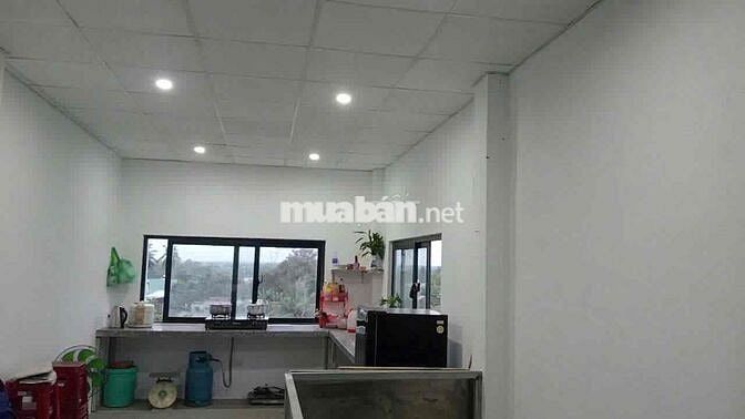 Mặt bằng kho xưởng- Có sẵn văn phòng làm việc