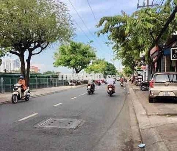 nhà đẹp 2 tầng. sát hẻm xe hơi. quận 7