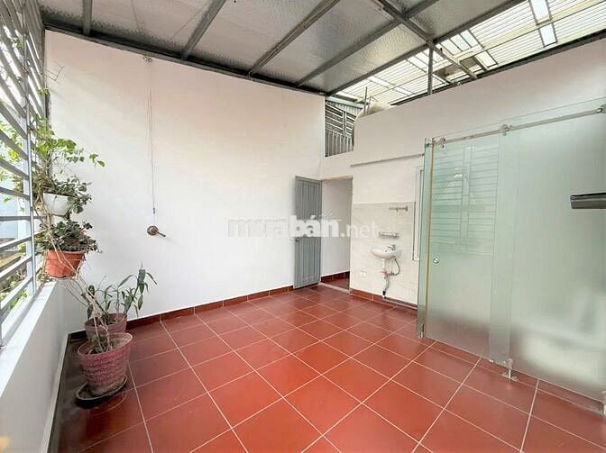 Phố Phú Thượng, Tây Hồ. D/T: 61m2. 5T. Giá: nhỉnh 12 tỷ, thuê ở. Lotte