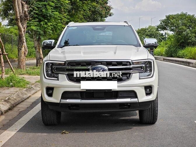 Ford Everest 2024 Titanium 4x2 màu trắng