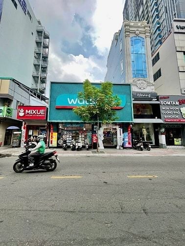 Mặt tiền 214B Nguyễn Trãi, Q.1; 210m2 (9.8x23); HĐT 270Tr/Th - 90 Tỷ