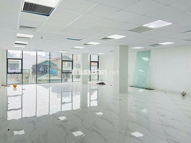 Cho thuê văn phòng Đội Cấn 150m² mới đẹp vuông đét 25tr hầm để 10 oto