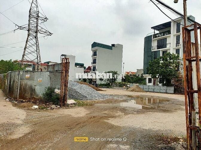 Bán gấp mảnh đất đấu giá Tương Trúc ô tô ,phân lô ,vỉa hè ,giá 10.2 tỷ