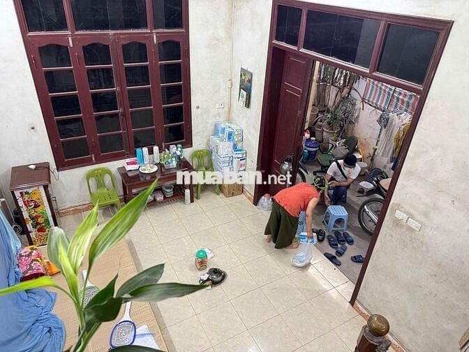 BÁN NHÀ LẠC LONG QUÂN - NHÀ DÂN XÂY CHẮC CHẮN - VỊ TRÍ THUẬN TIỆN