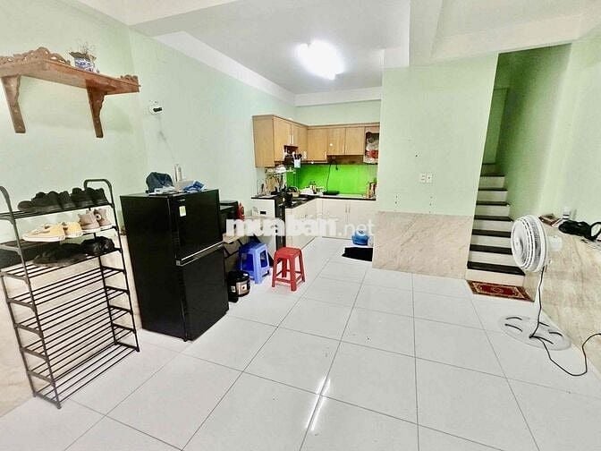 Cho Thuê Nhà Sạch Dt 100m2 1Trệt 2Lầu 3Pn 2Wc Full Nội Thất