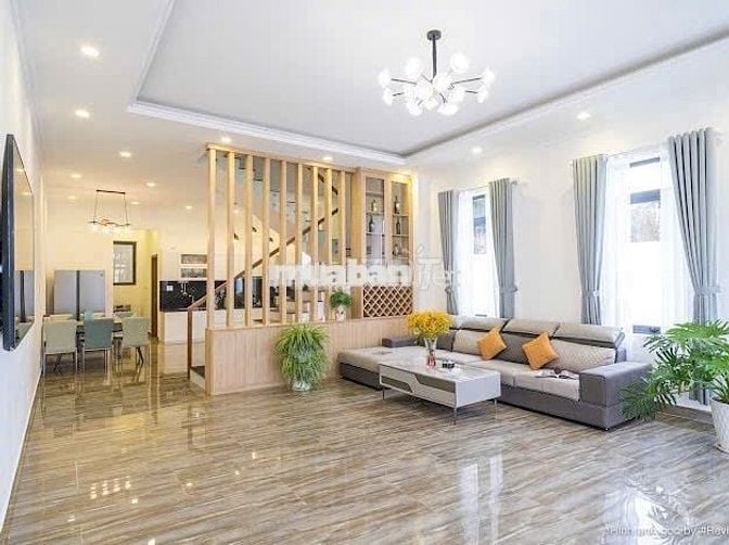Villa sang trọng mặt tiền đường An Sơn  P.4, Đà Lạt. Diện tích 212m²