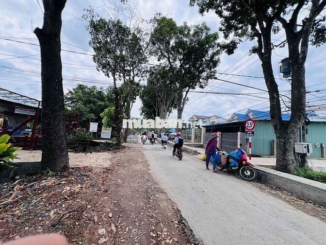 vài nền mặt tiền TRẦN VĂN HIỂN thổ cư đường đang nâng cấp