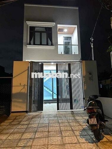 Nhà nguyên căn mới xây 4PN nằm giữa ĐH Tôn Đức Thắng, RMIT, ĐH Mở