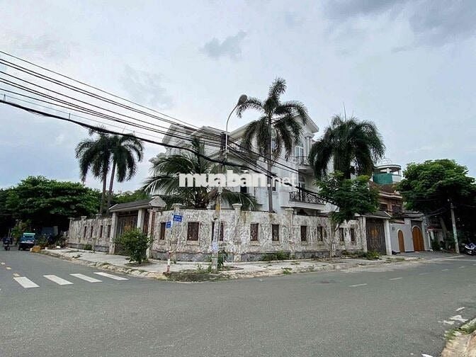 Cho thuê biệt thự góc 2 mặt tiền KDC TÊN LỬA 556m