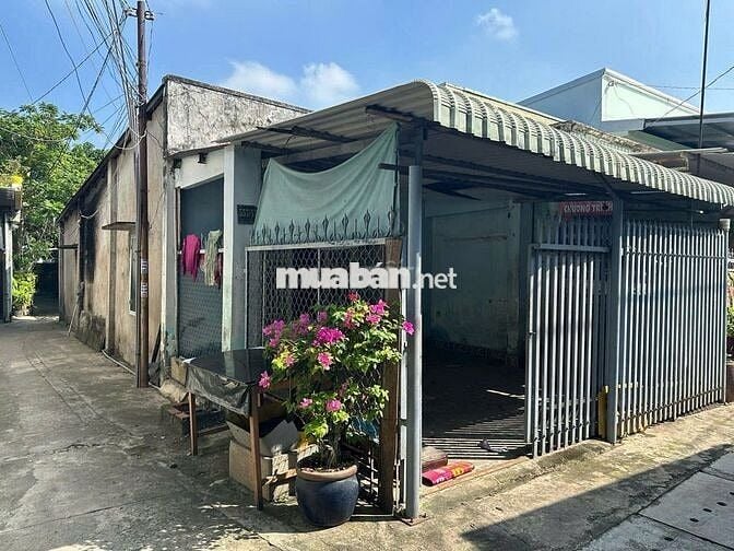 Nhà hẻm  xe hơi thông 2 mặt tiền. 79,5m2. Ngay trung tâm TP