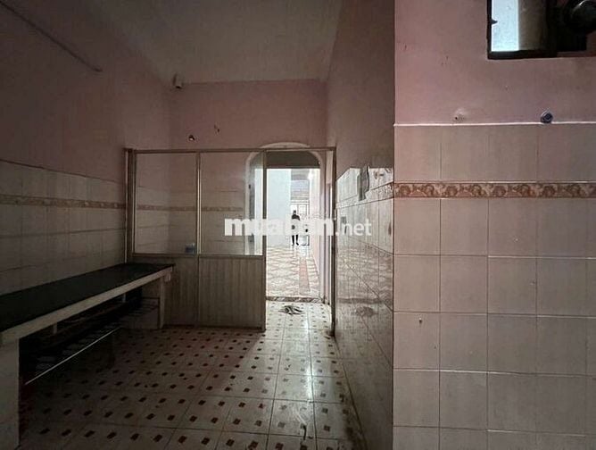 Cho Thuê Mặt Bằng Mặt Tiền Hồ Bá Kiện Q10 Hơn 100m2 Nở Hậu