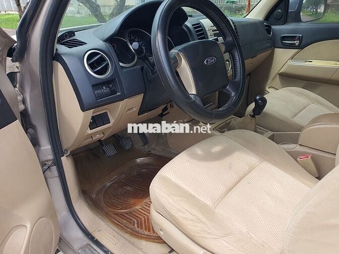 Ford Everest 2011 2.5L 4x2 MT - 120000 km
