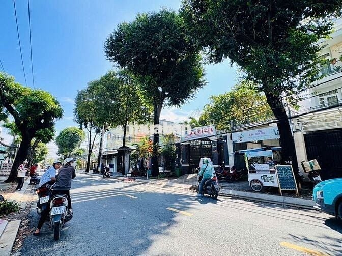 Bán gấp đất tặng nhà mặt tiền Linh Trung vị trí trung tâm Thủ Đức!!!!