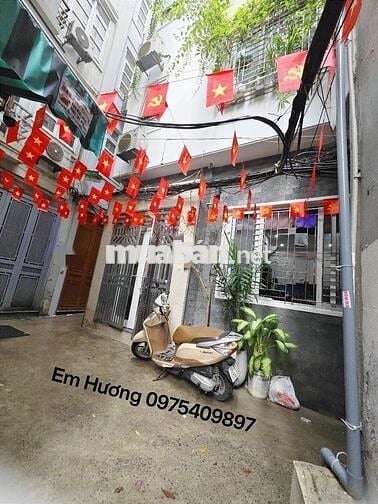 Lô góc, Dịch Vọng Hậu Cầu Giấy, ngõ thông, 39m2, mặt tiền 5.9m, 9.5 tỷ